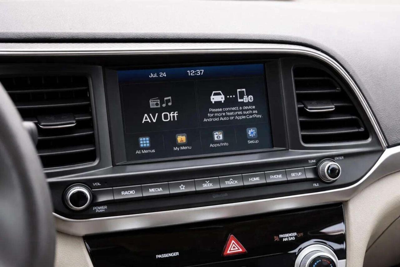 2020 Hyundai Elantra Preferred IVT Photo