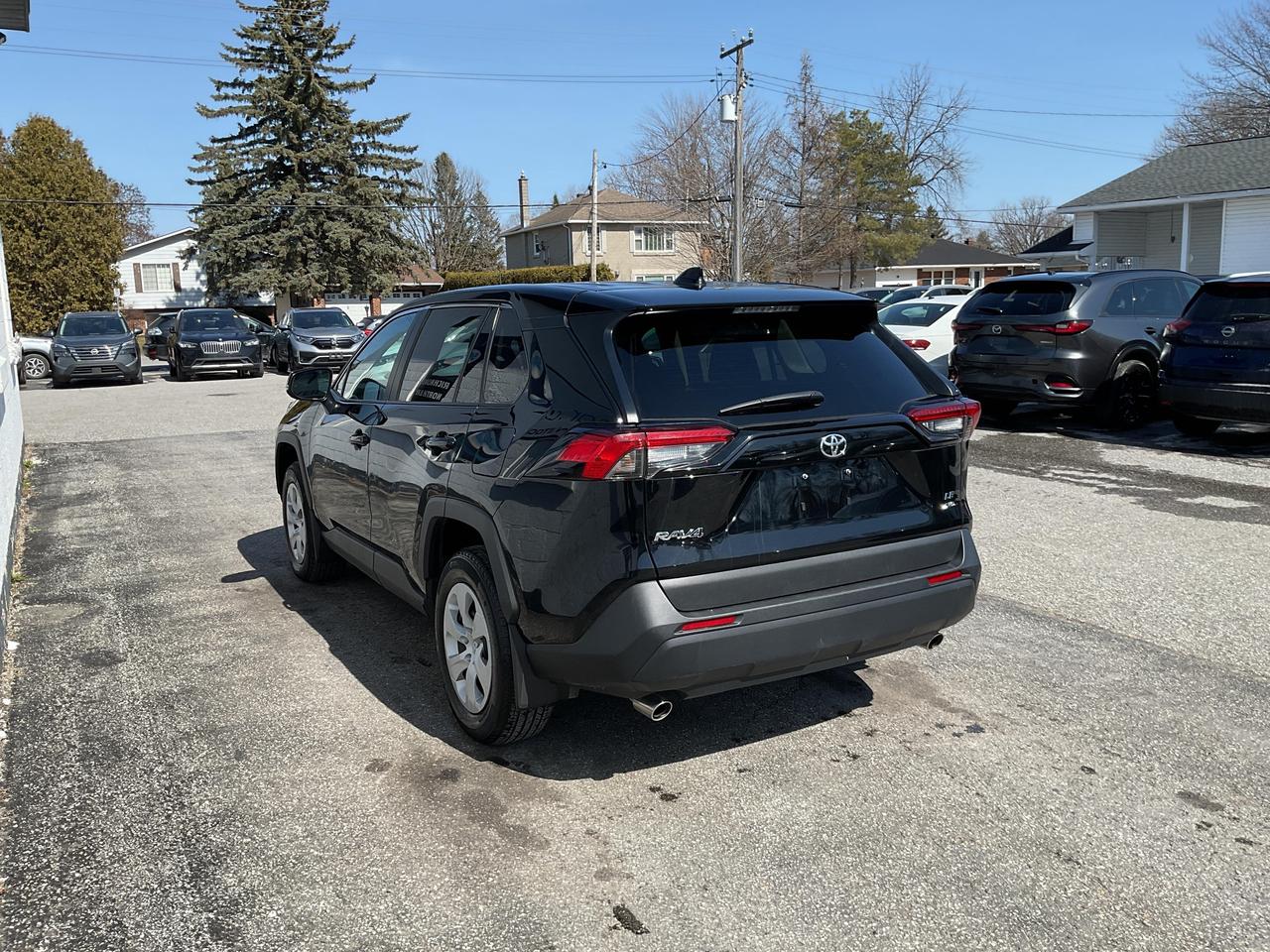 2024 Toyota RAV4 LE 4dr All-wheel Drive Photo4