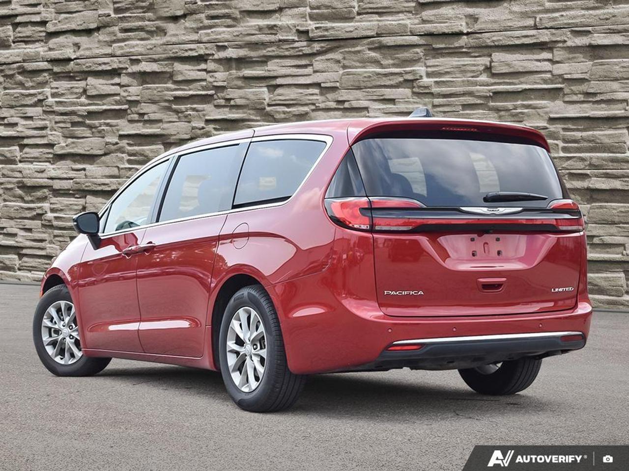 2026 Chrysler Pacifica Limited Front-Wheel Drive Passenger Van Photo