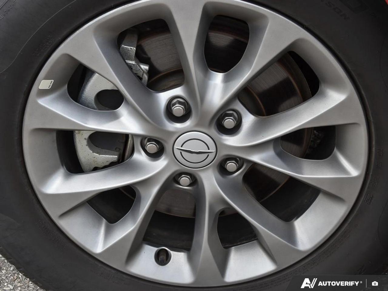 2026 Chrysler Pacifica Limited Front-Wheel Drive Passenger Van Photo