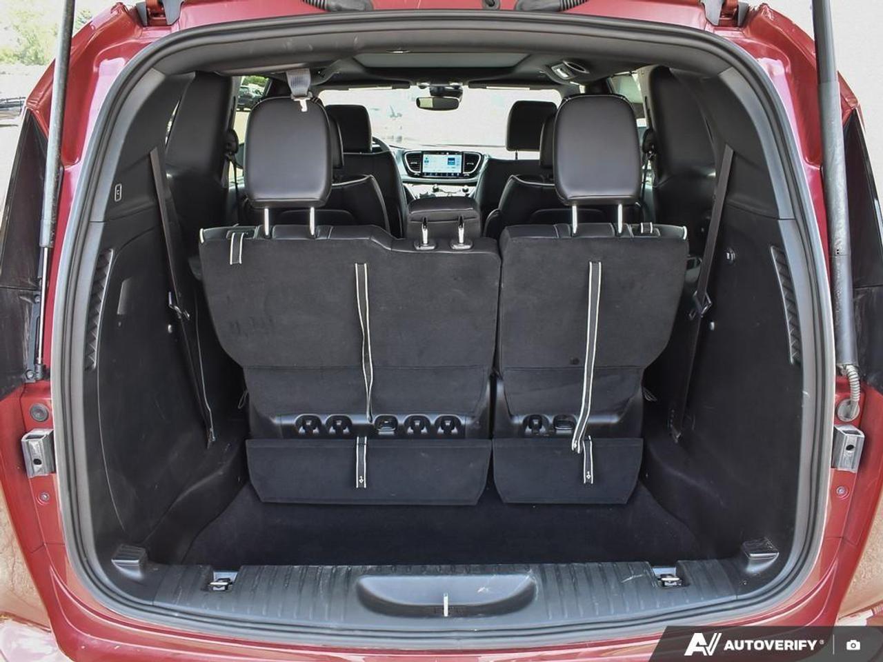 2026 Chrysler Pacifica Limited Front-Wheel Drive Passenger Van Photo