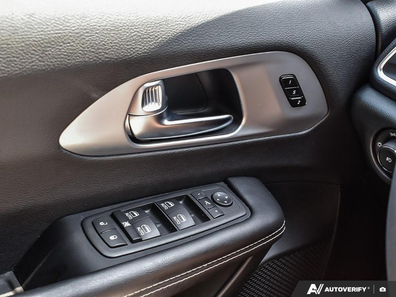 2026 Chrysler Pacifica Limited Front-Wheel Drive Passenger Van Photo