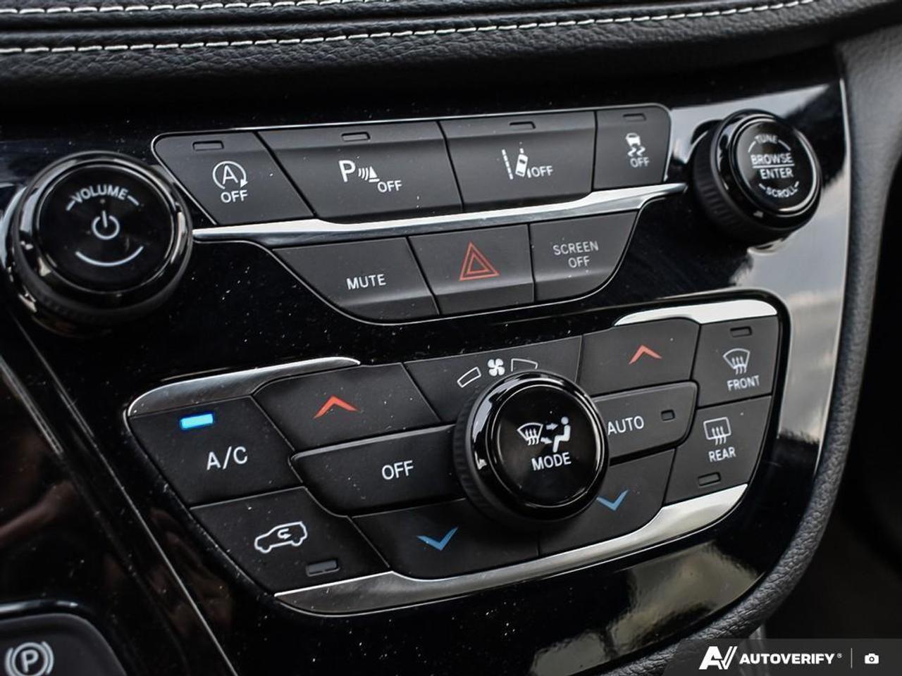 2026 Chrysler Pacifica Limited Front-Wheel Drive Passenger Van Photo