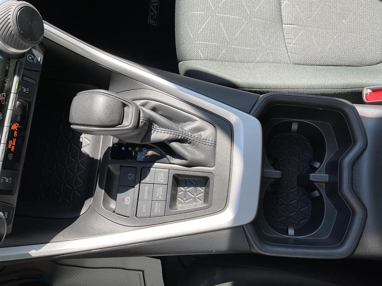 2024 Toyota RAV4 LE 4dr All-wheel Drive Photo