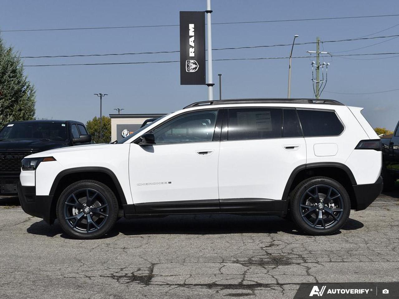 2026 Jeep Cherokee Laredo/Limited 4dr 4x4 Photo2