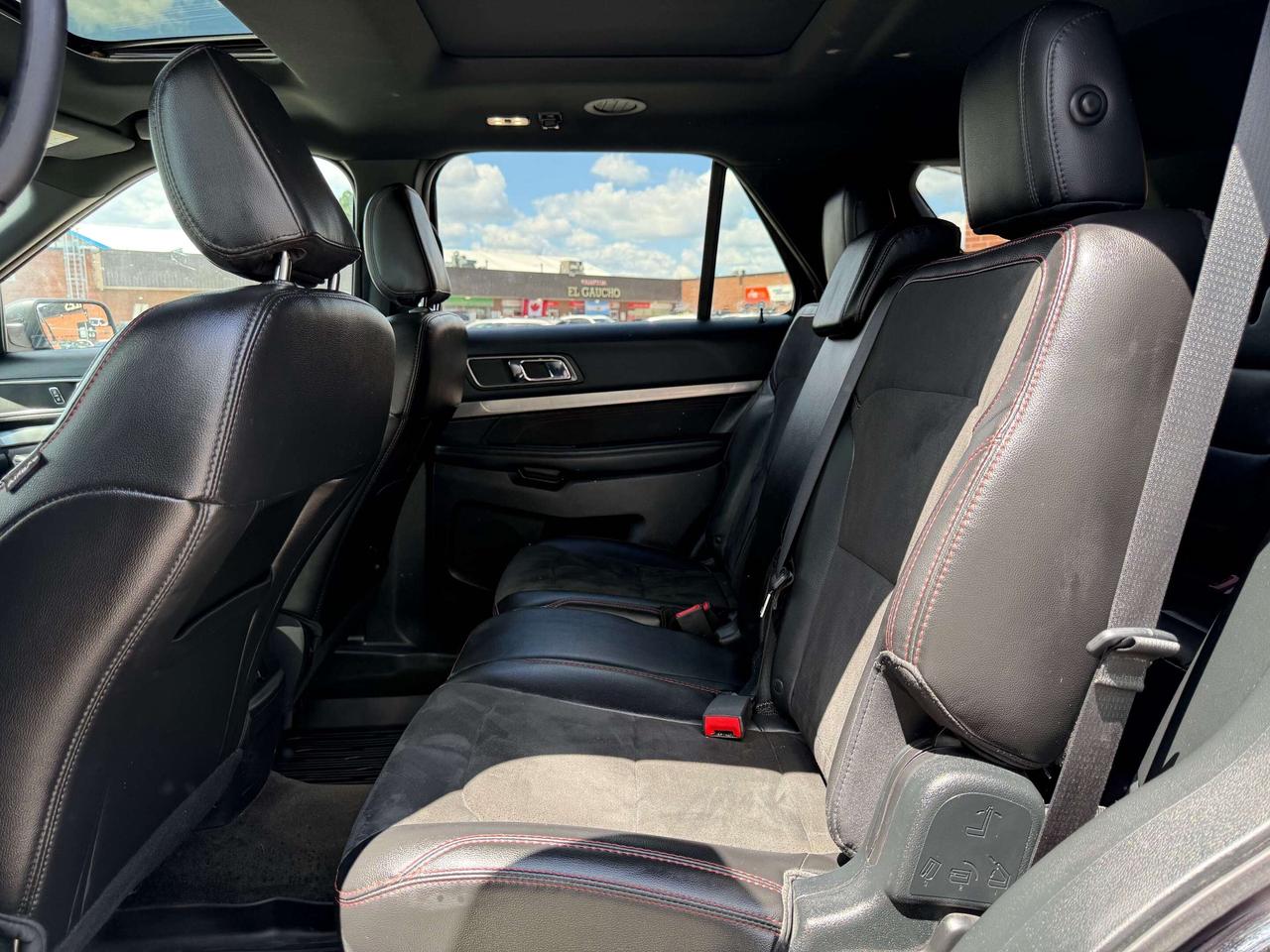 2018 Ford Explorer XLT l 4WD l Reverse Cam l Tow Mode l HTD Seats l Photo