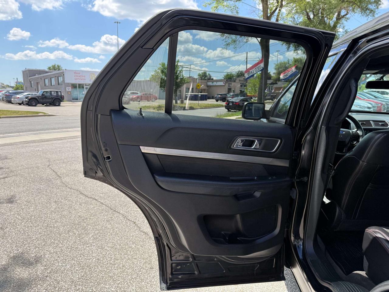 2018 Ford Explorer XLT l 4WD l Reverse Cam l Tow Mode l HTD Seats l Photo