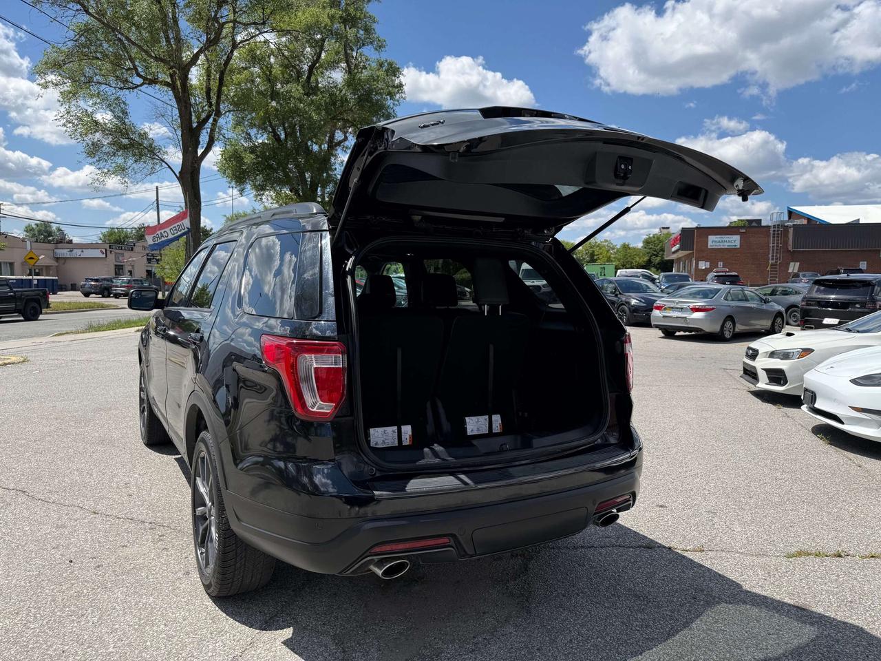 2018 Ford Explorer XLT l 4WD l Reverse Cam l Tow Mode l HTD Seats l Photo