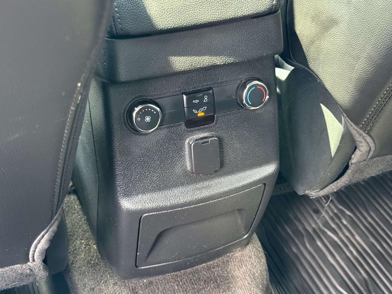 2018 Ford Explorer XLT l 4WD l Reverse Cam l Tow Mode l HTD Seats l Photo