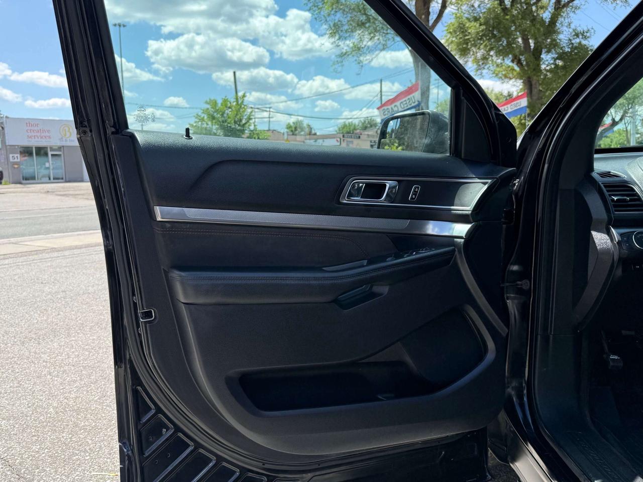 2018 Ford Explorer XLT l 4WD l Reverse Cam l Tow Mode l HTD Seats l Photo