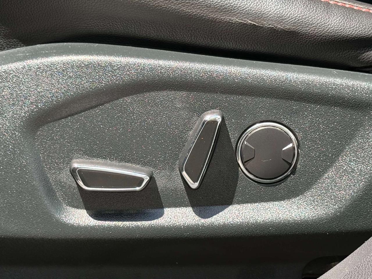 2018 Ford Explorer XLT l 4WD l Reverse Cam l Tow Mode l HTD Seats l Photo