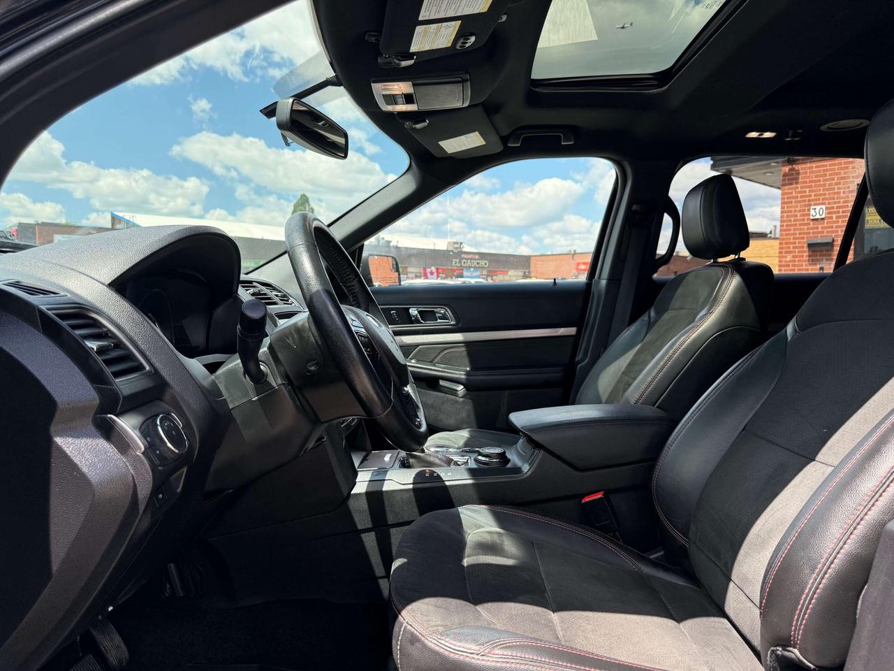 2018 Ford Explorer XLT l 4WD l Reverse Cam l Tow Mode l HTD Seats l Photo