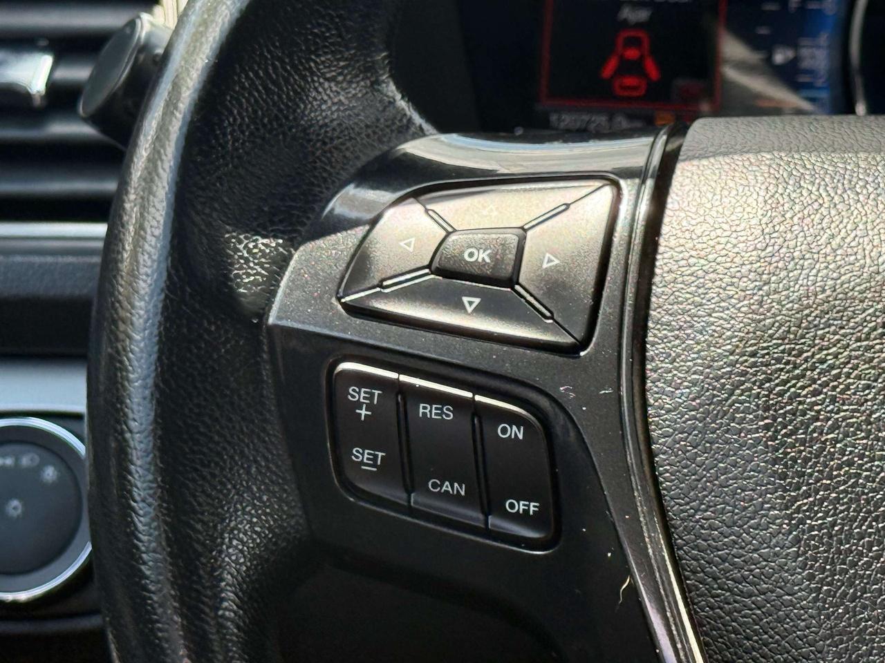 2018 Ford Explorer XLT l 4WD l Reverse Cam l Tow Mode l HTD Seats l Photo