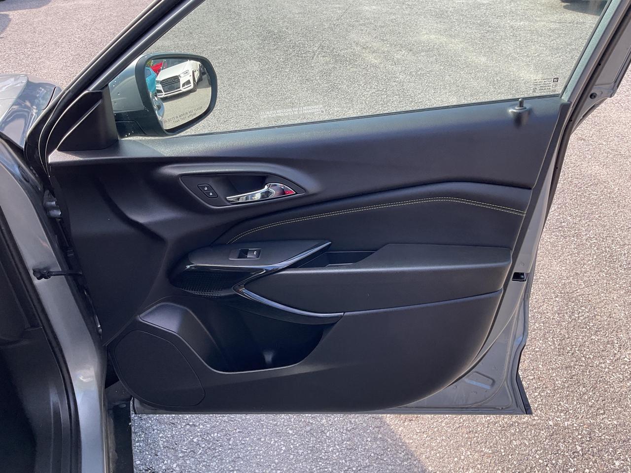 2025 Chevrolet Trax LT 4dr Front-Wheel Drive Photo