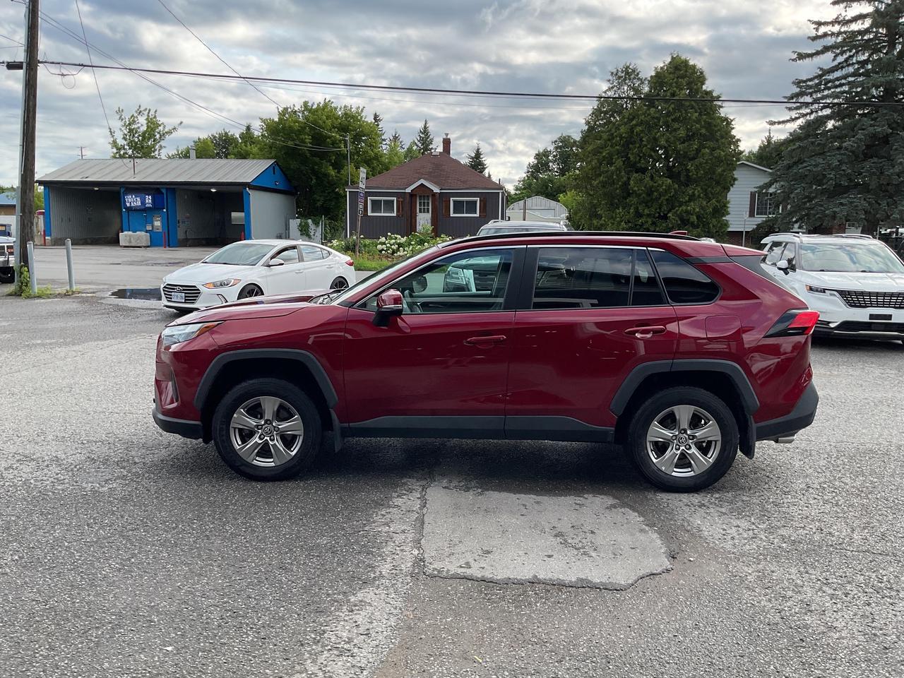 2023 Toyota RAV4 XLE 4dr All-wheel Drive Photo