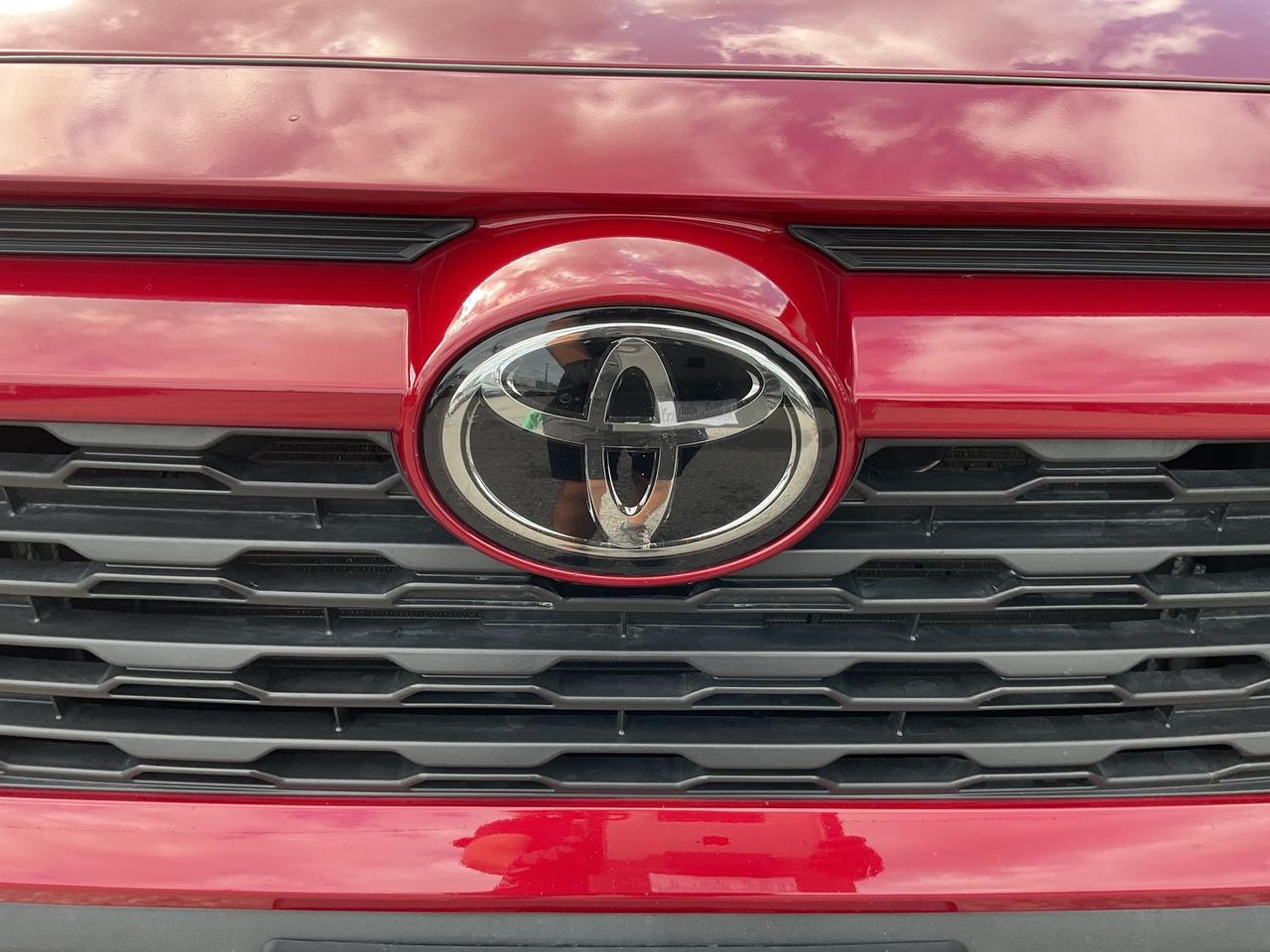 2023 Toyota RAV4 XLE 4dr All-wheel Drive Photo