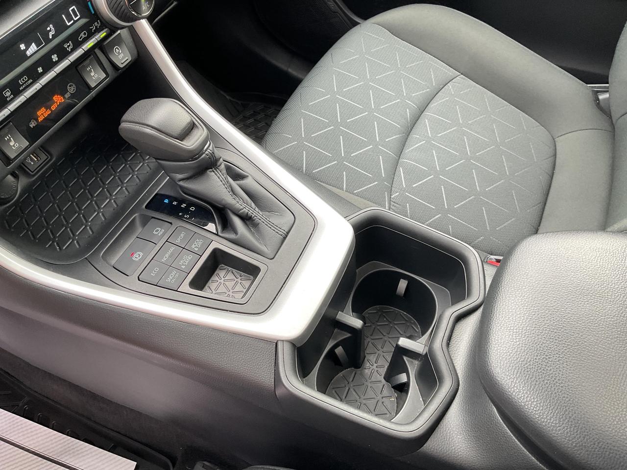 2023 Toyota RAV4 XLE 4dr All-wheel Drive Photo