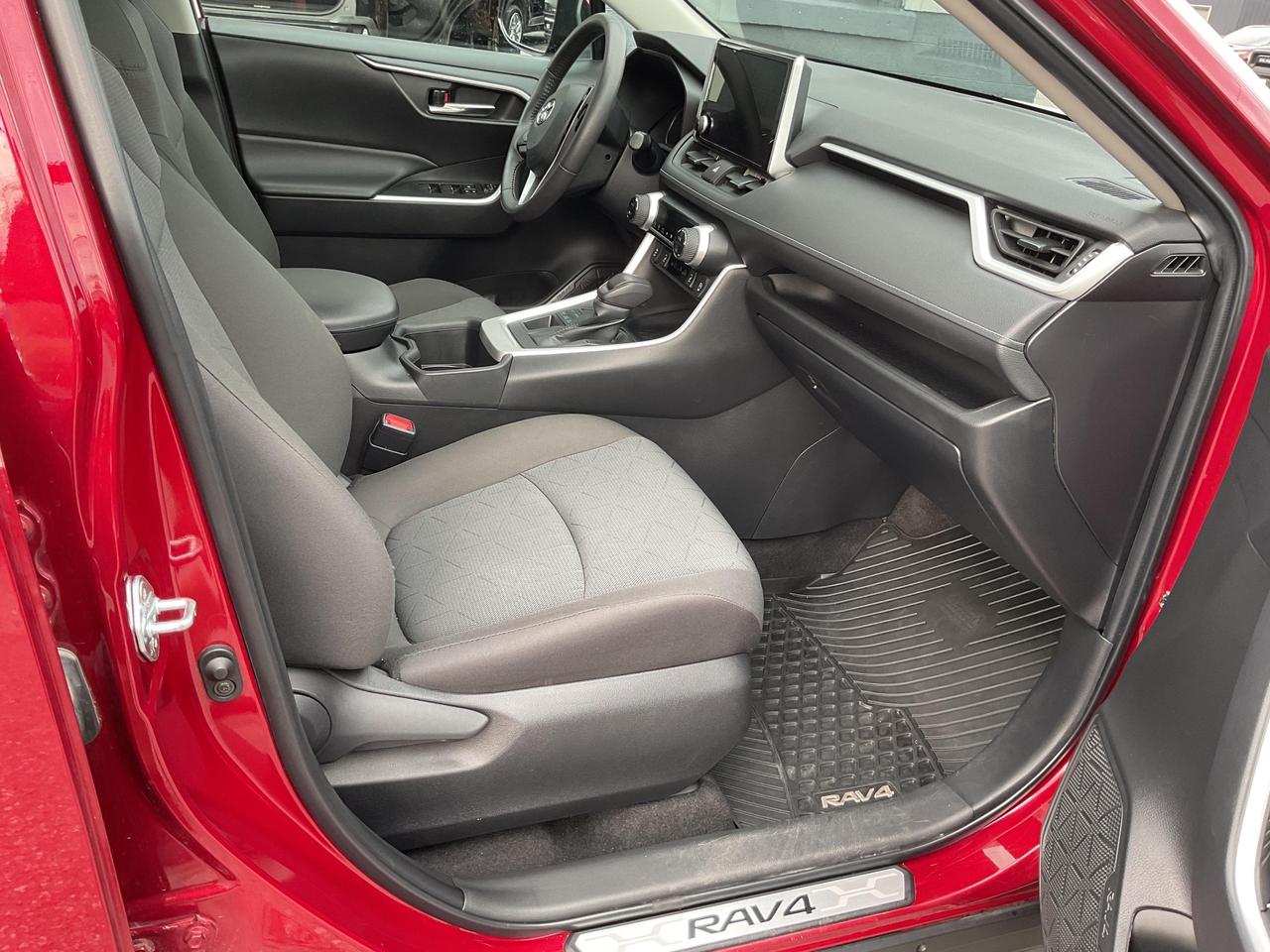 2023 Toyota RAV4 XLE 4dr All-wheel Drive Photo