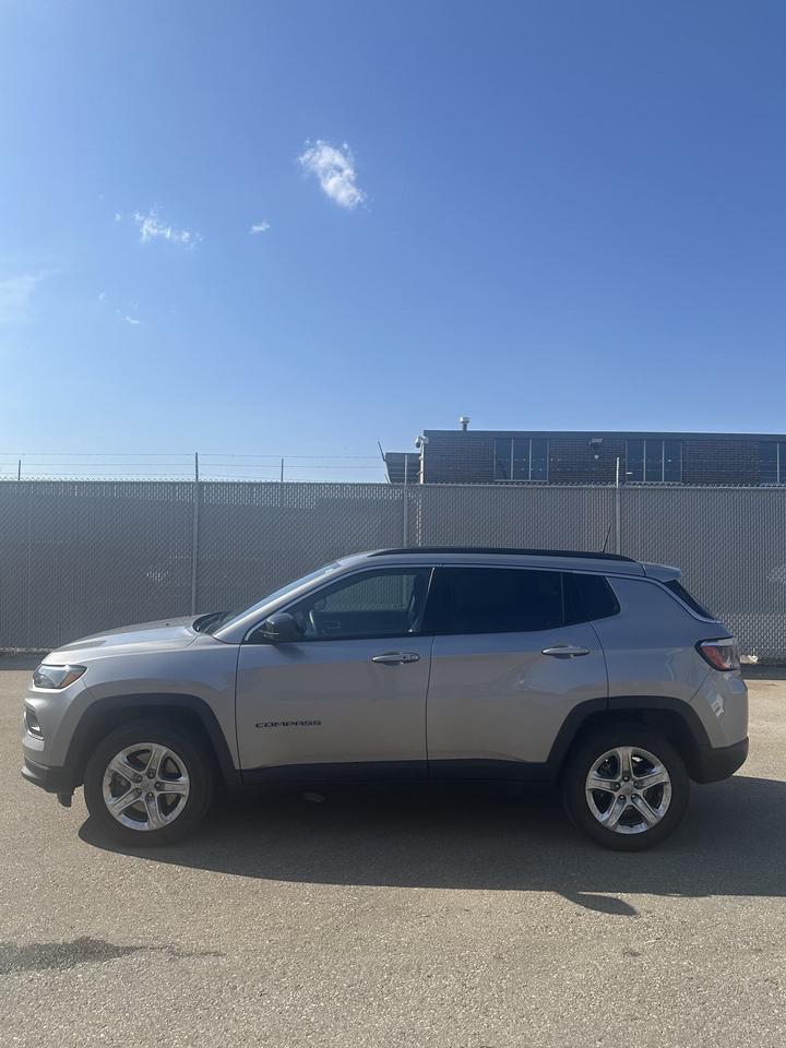 2023 Jeep Compass North 4x4/ALLOYS/NAV Photo