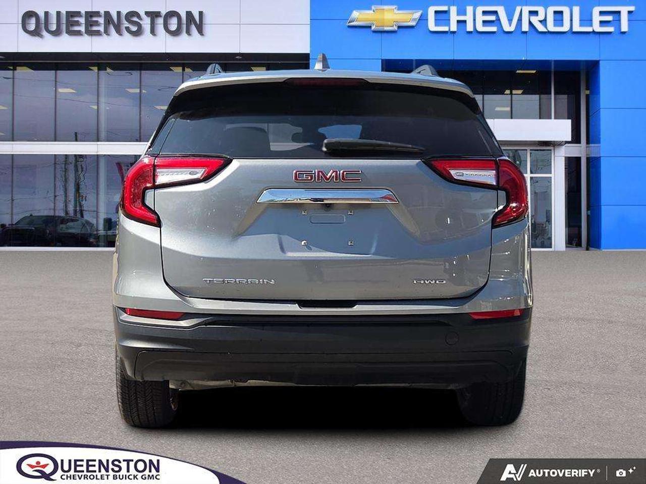 2024 GMC Terrain SLE AWD   OFF LEASE   WELL MAINTAINED   NO CLAIMS Photo