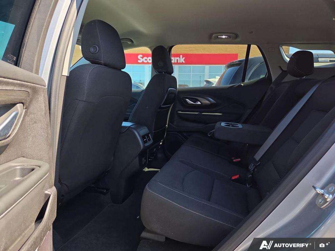 2024 GMC Terrain SLE AWD   OFF LEASE   WELL MAINTAINED   NO CLAIMS Photo