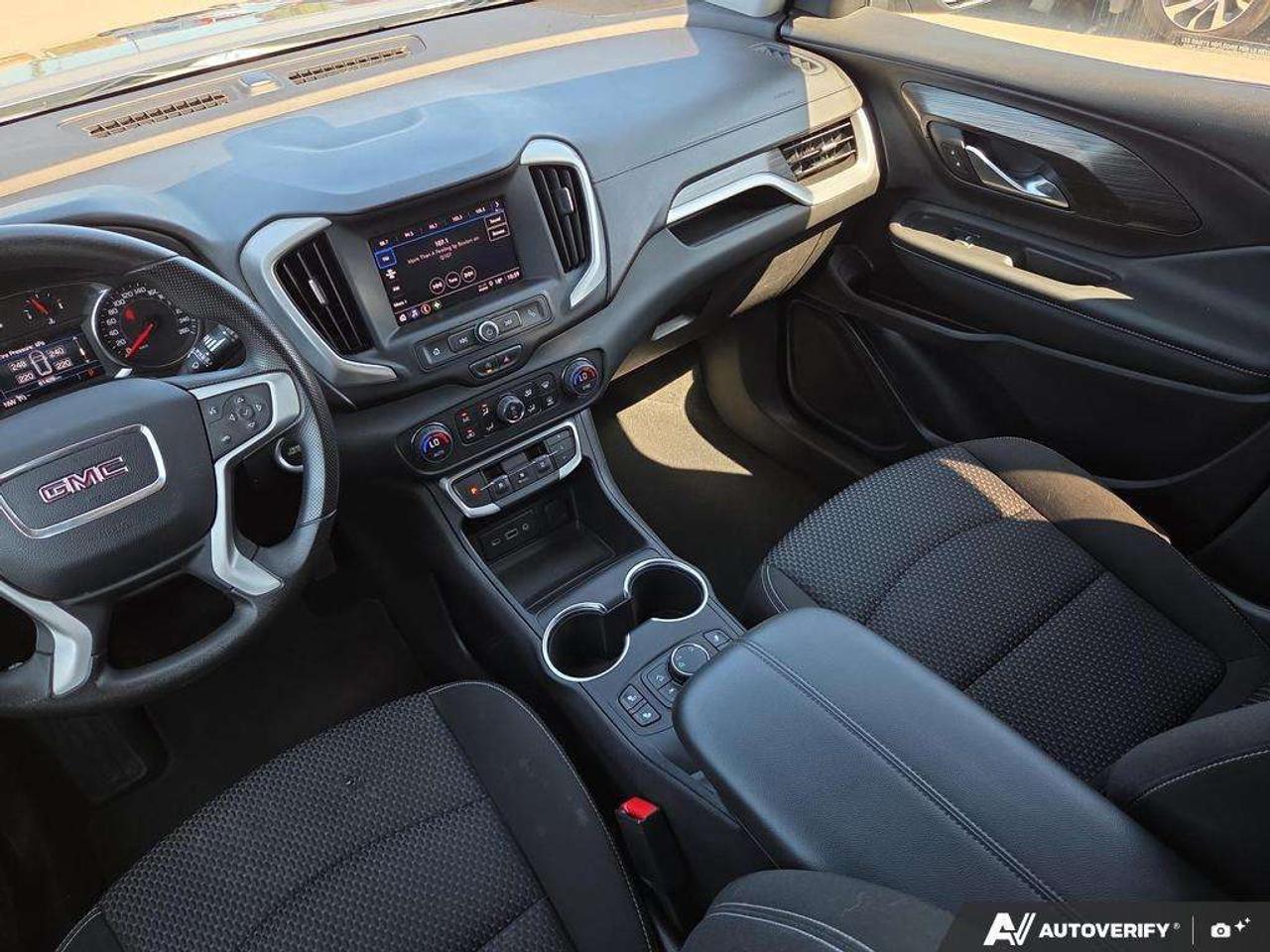2024 GMC Terrain SLE AWD   OFF LEASE   WELL MAINTAINED   NO CLAIMS Photo
