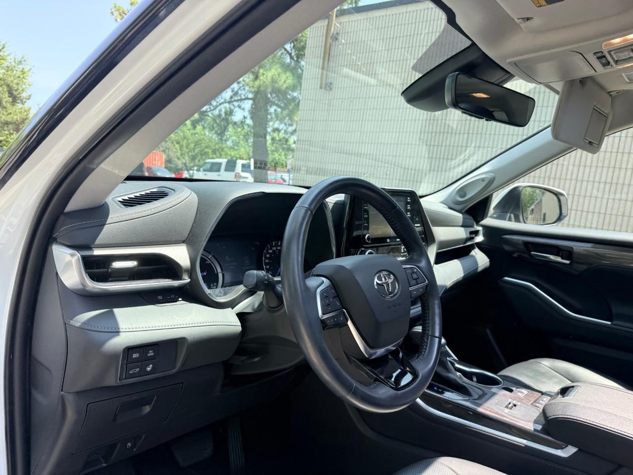 2021 Toyota Highlander Hybrid Limited 4dr All-Wheel Drive Photo