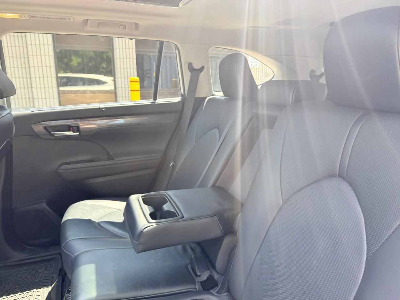 2021 Toyota Highlander Hybrid Limited 4dr All-Wheel Drive Photo