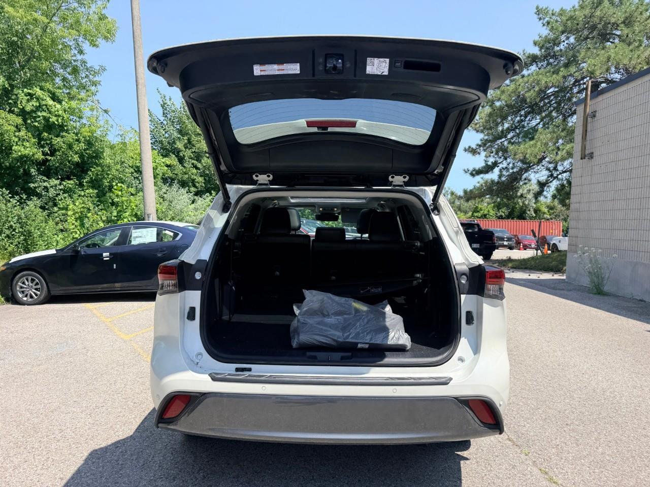 2021 Toyota Highlander Hybrid Limited 4dr All-Wheel Drive Photo