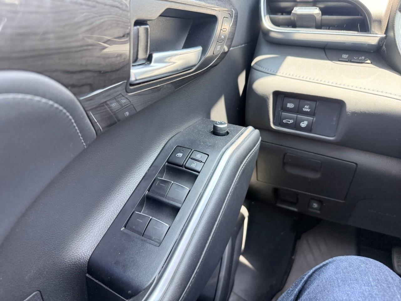 2021 Toyota Highlander Hybrid Limited 4dr All-Wheel Drive Photo