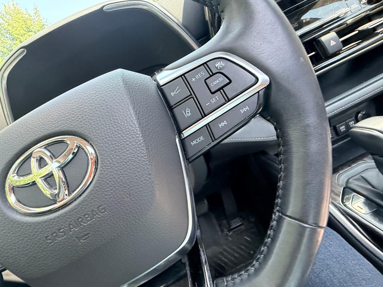 2021 Toyota Highlander Hybrid Limited 4dr All-Wheel Drive Photo