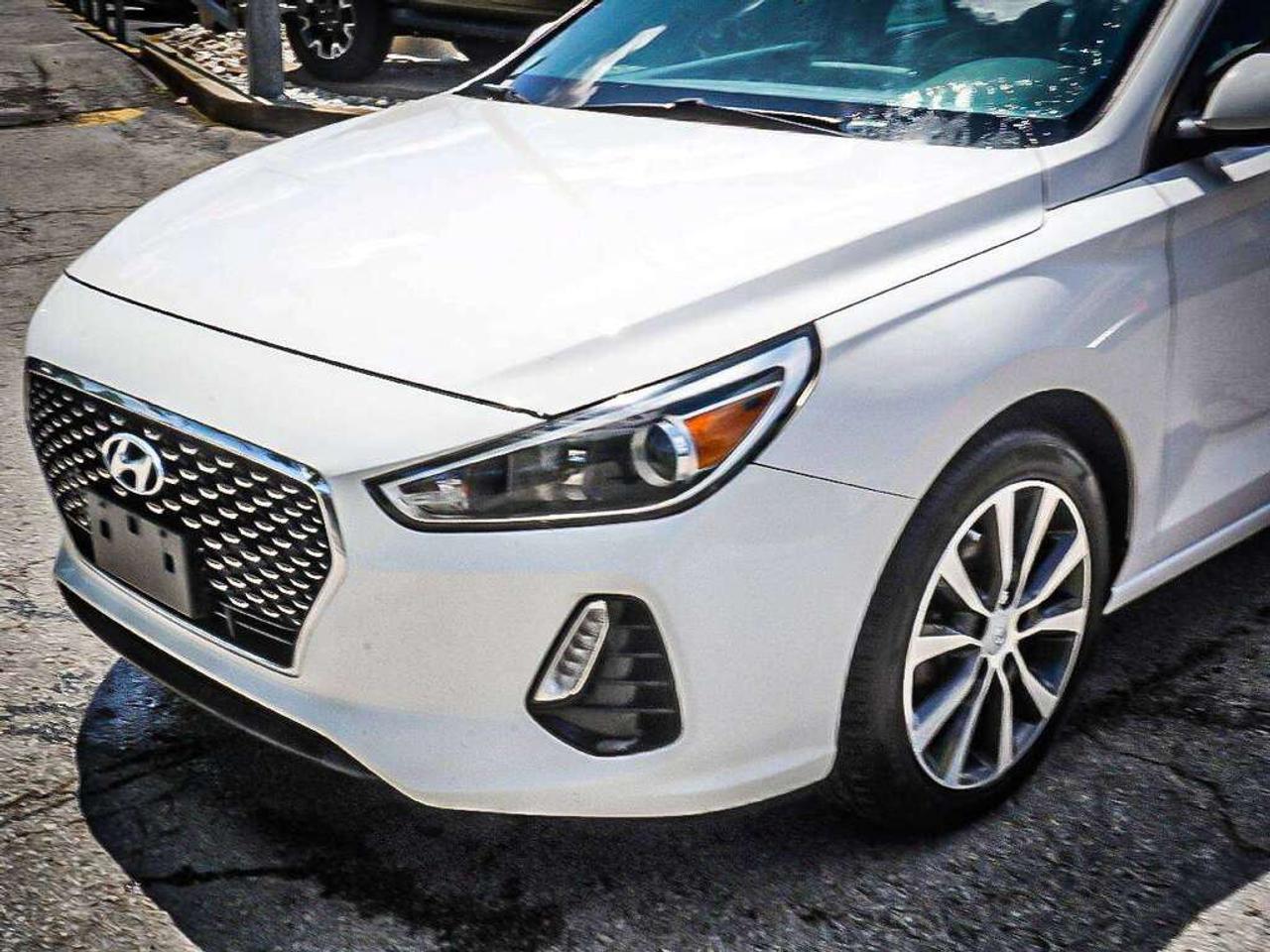 2018 Hyundai Elantra  Photo3