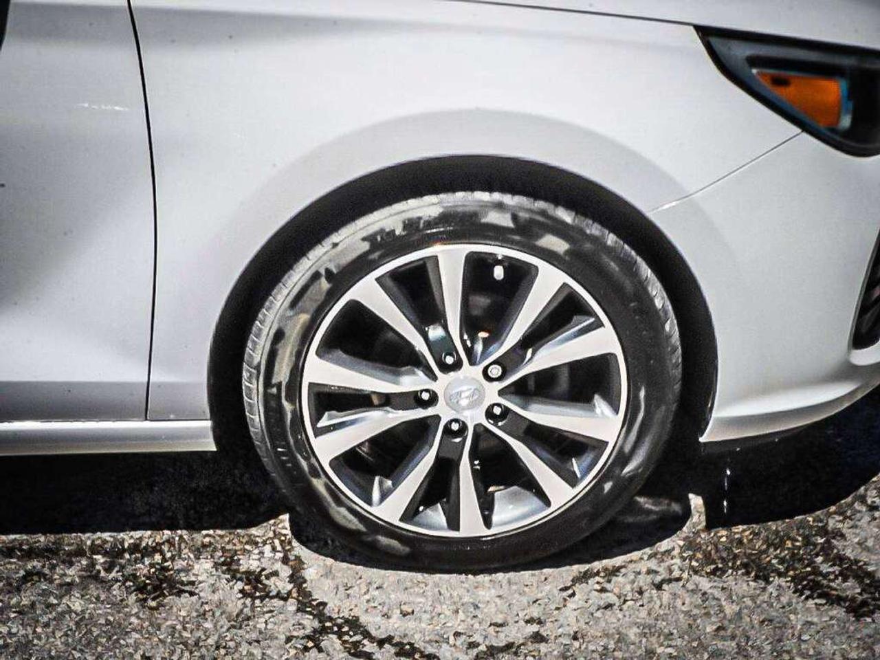 2018 Hyundai Elantra  Photo