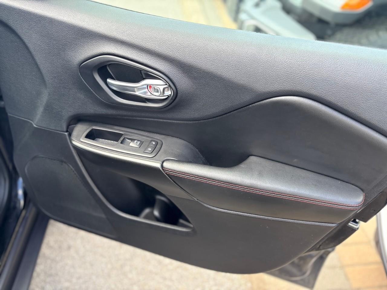 2019 Jeep Cherokee Trailhawk 4dr 4x4 Photo