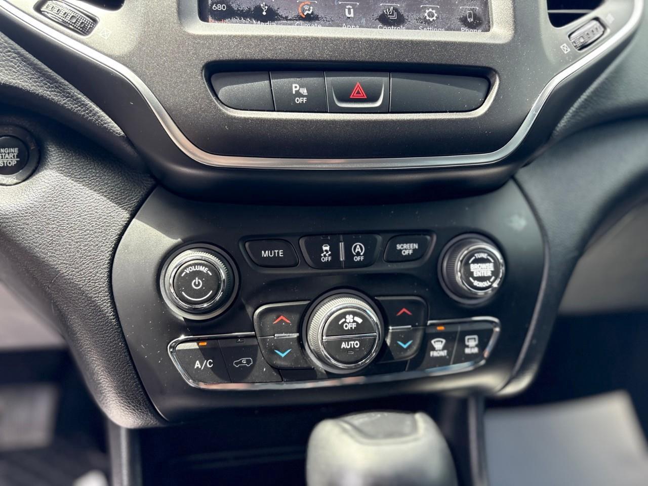 2019 Jeep Cherokee Trailhawk 4dr 4x4 Photo