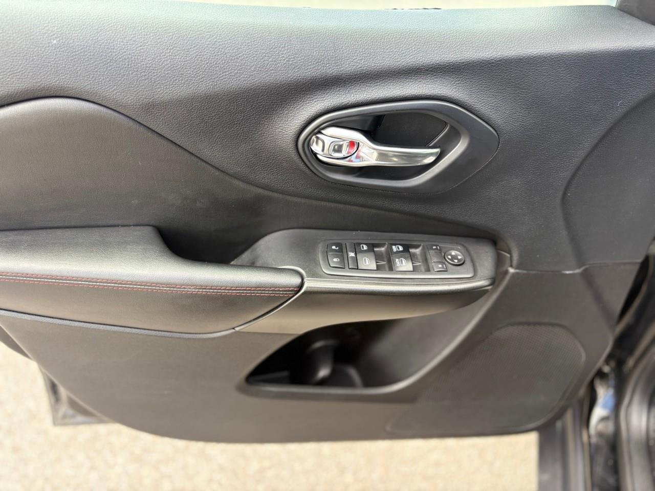 2019 Jeep Cherokee Trailhawk 4dr 4x4 Photo