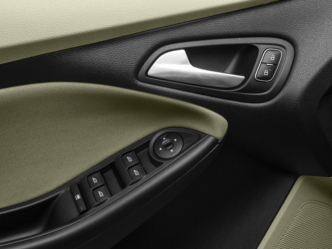 2016 Ford Focus SE 4DR SEDAN Photo