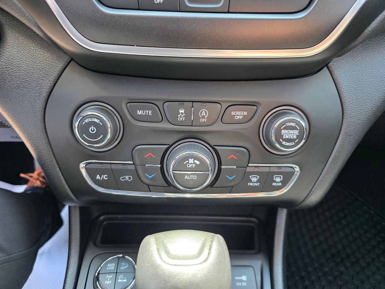 2019 Jeep Cherokee Trailhawk 4dr 4x4 Photo