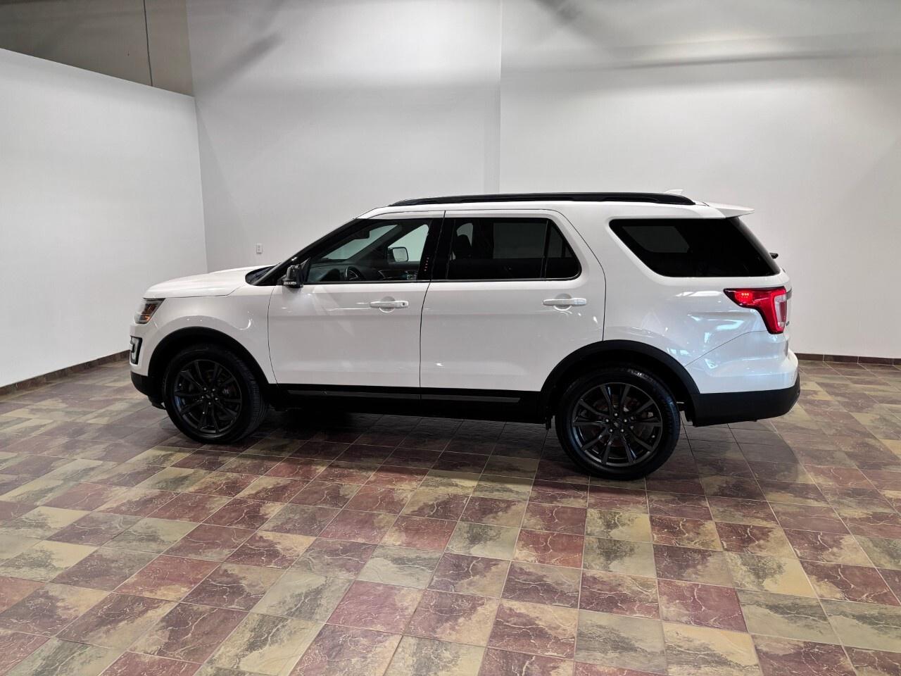 2017 Ford Explorer 4WD 4dr XLT Photo