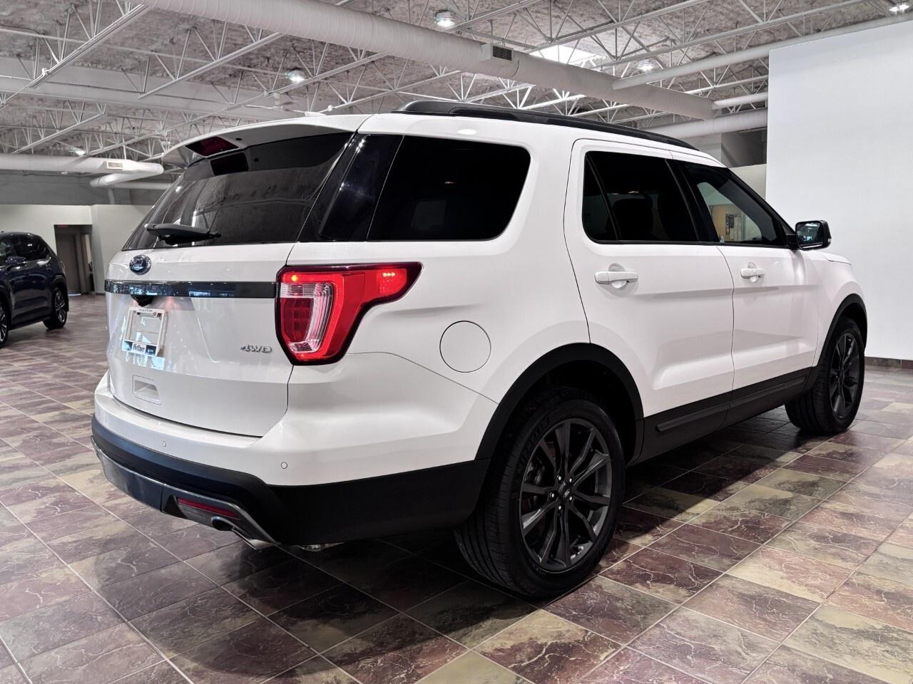 2017 Ford Explorer 4WD 4dr XLT Photo