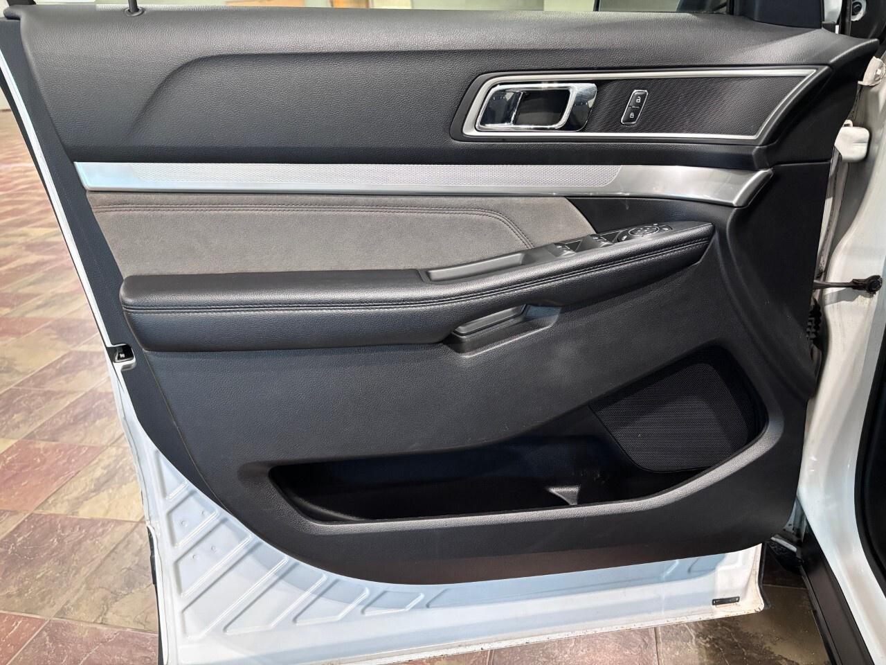 2017 Ford Explorer 4WD 4dr XLT Photo