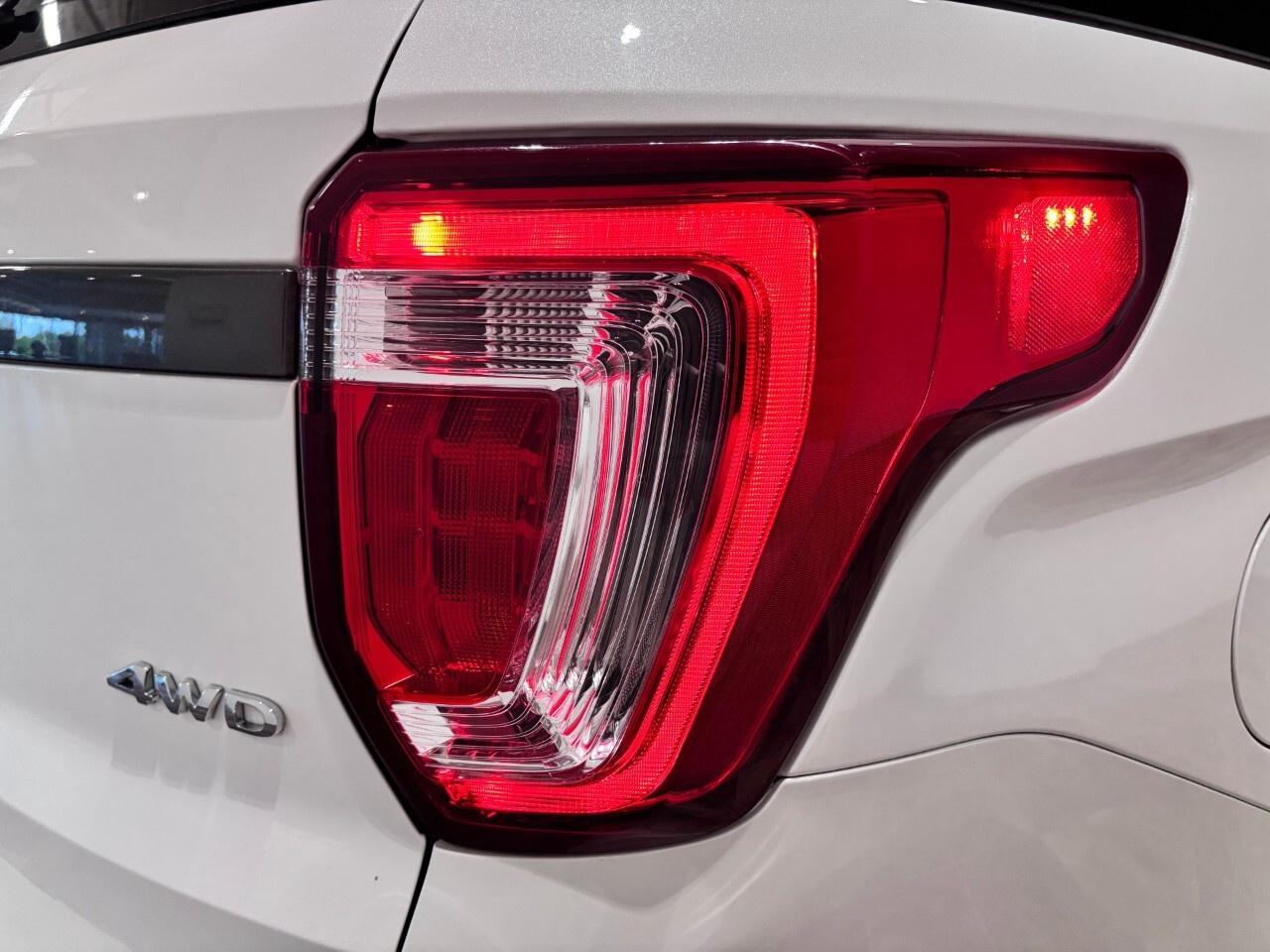 2017 Ford Explorer 4WD 4dr XLT Photo