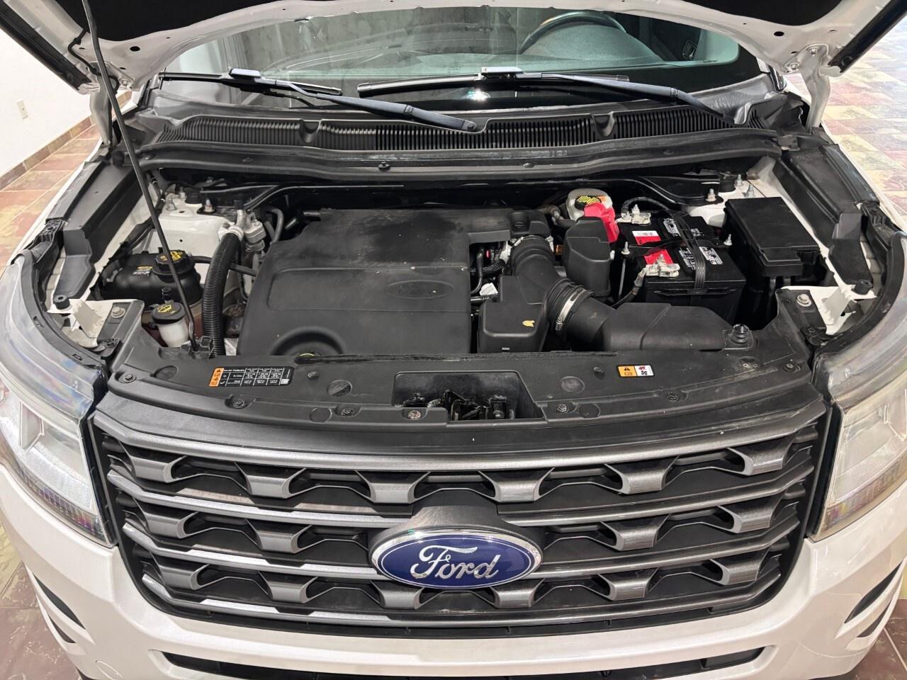 2017 Ford Explorer 4WD 4dr XLT Photo