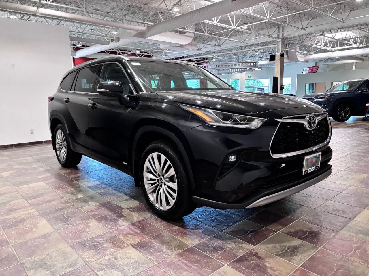 2026 Toyota Highlander HYBRID Limited AWD Photo