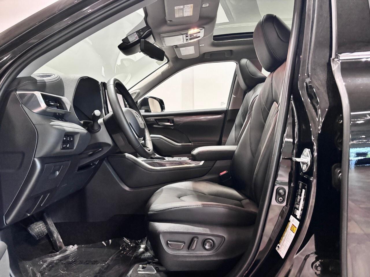 2026 Toyota Highlander HYBRID Limited AWD Photo