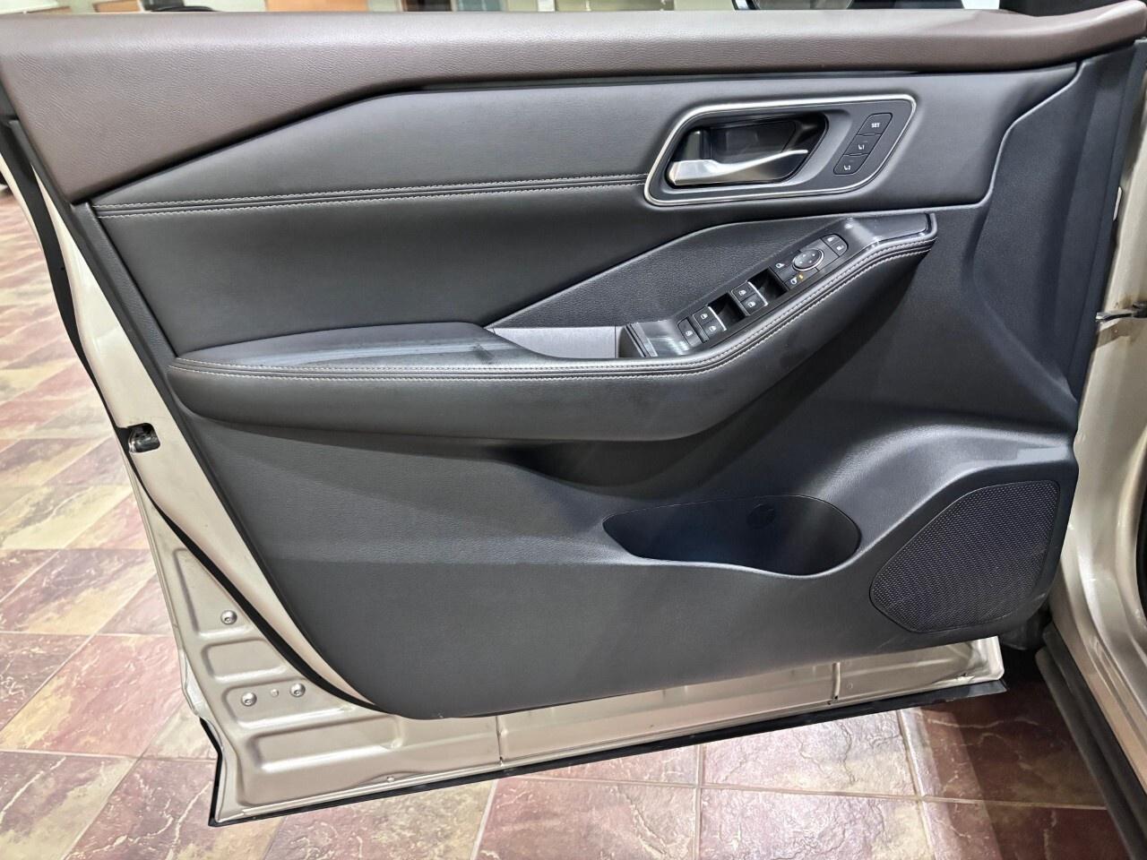2021 Nissan Rogue AWD Platinum Photo