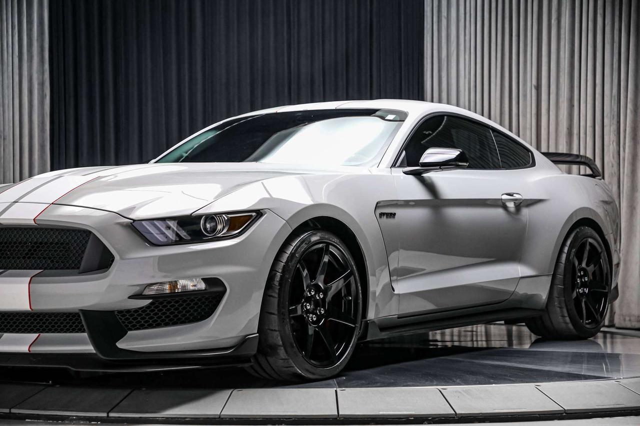 2017 Ford Mustang SHELBY GT350R 5.2L V8  CARBONRIMS LOWKM NOACCIDENT Photo