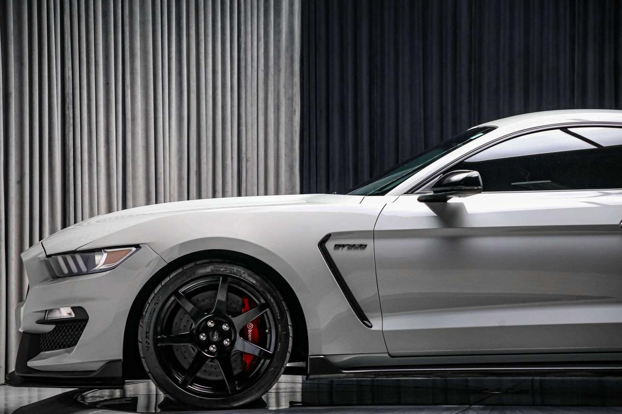 2017 Ford Mustang SHELBY GT350R 5.2L V8  CARBONRIMS LOWKM NOACCIDENT Photo