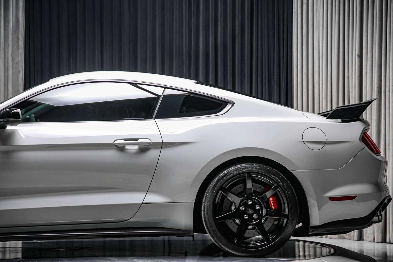 2017 Ford Mustang SHELBY GT350R 5.2L V8  CARBONRIMS LOWKM NOACCIDENT Photo