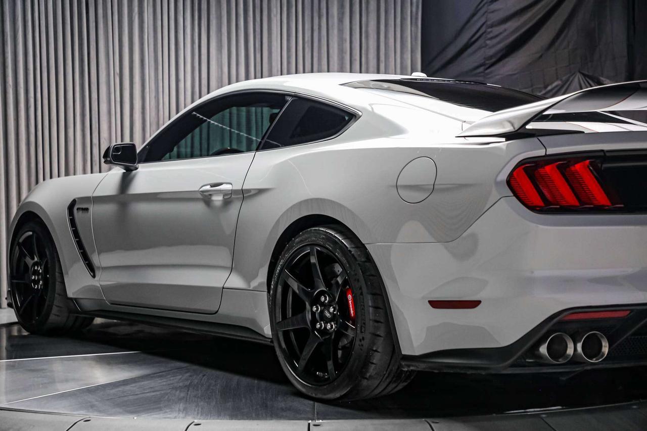 2017 Ford Mustang SHELBY GT350R 5.2L V8  CARBONRIMS LOWKM NOACCIDENT Photo